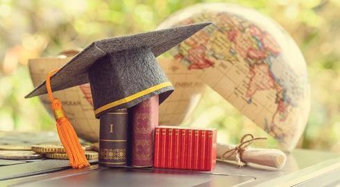 Review the 10 most important questions to ask yourself before deciding to study abroad